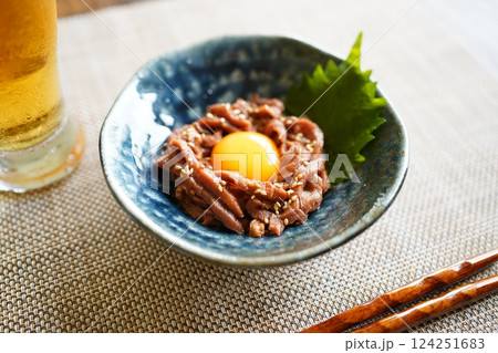 ユッケ風ローストビーフ 124251683