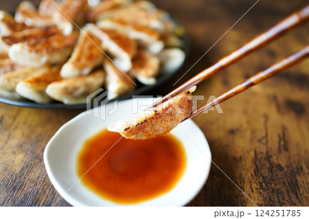 焼き餃子 124251785