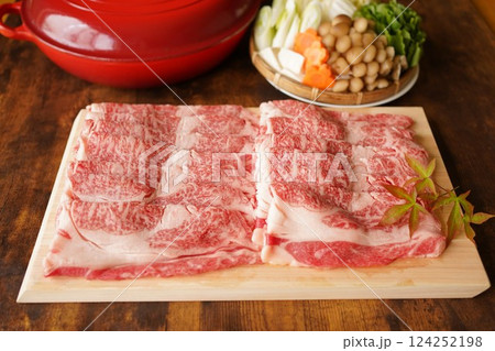 黒毛和牛すき焼き用スライス肉 124252198