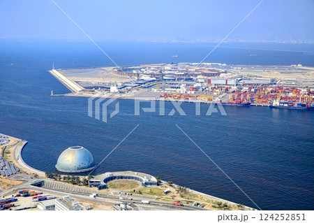 大阪府、さきしまコスモタワーから眺める大阪・関西万博会場 124252851