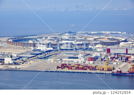 大阪府、さきしまコスモタワーから眺める大阪・関西万博会場 124252854