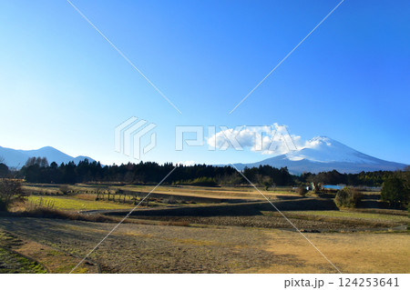 JR東海、御殿場線の岩沼駅から足柄駅までの車窓風景(2022年12月) 124253641