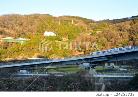 JR東海、御殿場線の足柄駅から谷峨駅までの車窓風景(2022年12月) 124253738