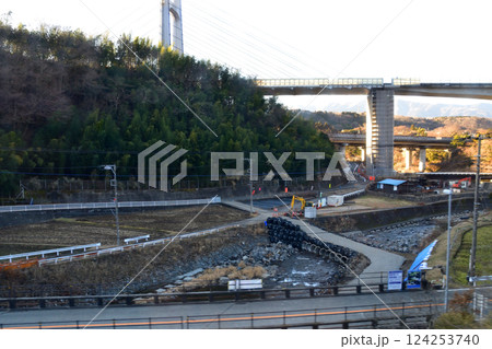 JR東海、御殿場線の足柄駅から谷峨駅までの車窓風景(2022年12月) 124253740