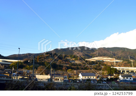 JR東海、御殿場線の谷峨駅から松田駅までの車窓風景(2022年12月) JR東海、御殿場線の谷峨駅から松田駅までの車窓風景(2022年12月) 124253799