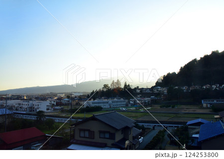 JR東海、御殿場線の谷峨駅から松田駅までの車窓風景(2022年12月) 124253800