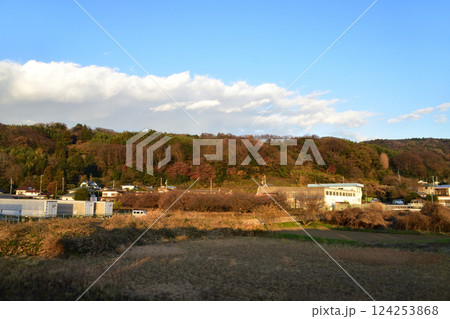JR東海、御殿場線の松田駅から国府津駅までの車窓風景(2022年12月) JR東海、御殿場線の松田駅から国府津駅までの車窓風景(2022年12月) 124253868