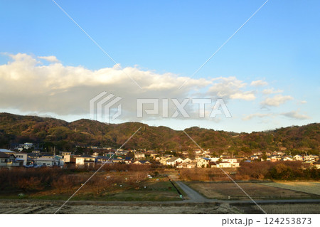 JR東海、御殿場線の松田駅から国府津駅までの車窓風景(2022年12月) 124253873