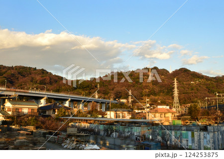 JR東海、御殿場線の松田駅から国府津駅までの車窓風景(2022年12月) JR東海、御殿場線の松田駅から国府津駅までの車窓風景(2022年12月) 124253875