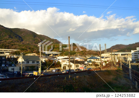 JR東海、御殿場線の松田駅から国府津駅までの車窓風景(2022年12月) JR東海、御殿場線の松田駅から国府津駅までの車窓風景(2022年12月) 124253882