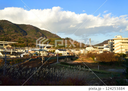 JR東海、御殿場線の松田駅から国府津駅までの車窓風景(2022年12月) 124253884