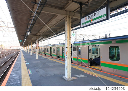 JR東日本、国府津駅のホーム風景 JR東日本、国府津駅のホーム風景 124254408