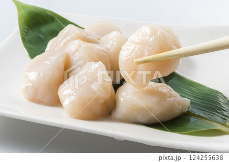 ホタテ貝柱のおいしい帆立貝の刺身 ホタテ貝柱のおいしい帆立貝の刺身 124255638