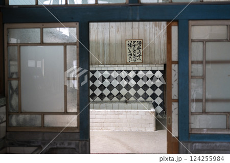 迷路のような路地裏を探検気分で歩ける筋骨めぐり 124255984