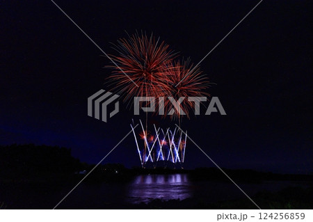 秋田県大仙市 夜空と花火大会 秋田県大仙市 夜空と花火大会 124256859