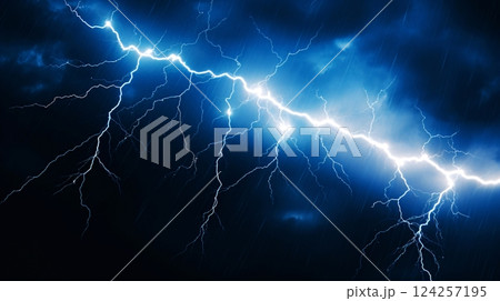 空の暗闇に光る青い雷の稲妻 空の暗闇に光る青い雷の稲妻 124257195