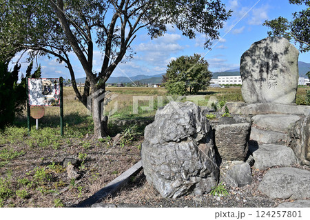 姉川古戦場跡　織田・徳川軍と浅井・朝倉軍それぞれの陣跡より 124257801