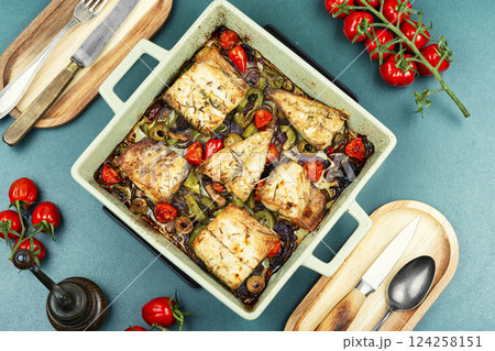 Plate with delicious grilled mackerel. 124258151