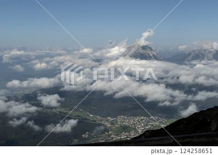 Panoramic view Hohe Munde from Nordlinger hut on Karwendel Hohenweg, Austria Panoramic view Hohe Munde from Nordlinger hut on Karwendel Hohenweg, Austria 124258651
