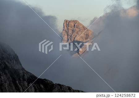 Panoramic view Nordlinger hut on Karwendel Hohenweg, Austria 124258672