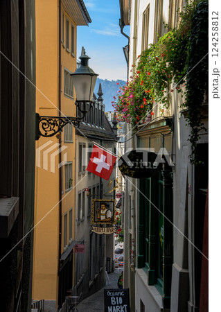 スイスの大自然ときれいな水源の景色 124258812