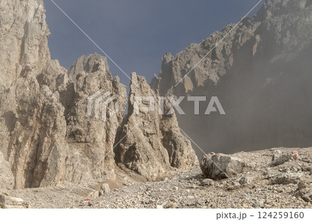 Eppzirler Scharte, Karwendel mountains, Solsteinhaus hut on Karwendel Hohenweg, Austria 124259160