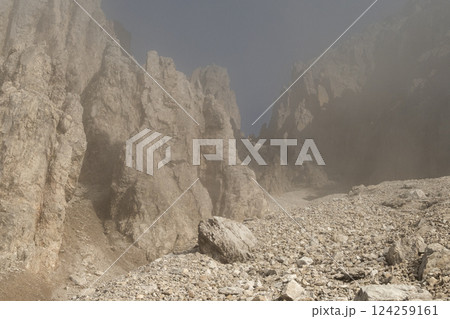 Eppzirler Scharte, Karwendel mountains, Solsteinhaus hut on Karwendel Hohenweg, Austria 124259161
