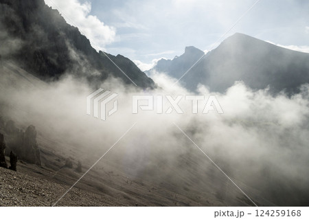 Eppzirler Scharte, Karwendel mountains, Solsteinhaus hut on Karwendel Hohenweg, Austria 124259168