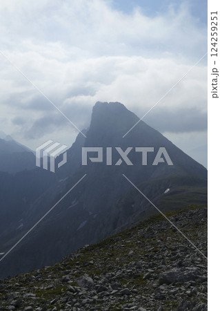 Mountain panorama at Karwendel Hohenweg, Austria 124259251