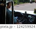 高速バスの男性運転手 124259924