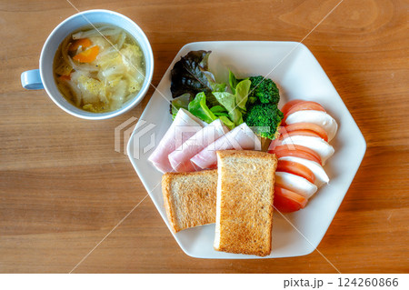洋風ヘルシーな朝食プレート 洋風ヘルシーな朝食プレート 124260866