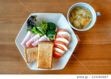 洋風ヘルシーな朝食プレート 洋風ヘルシーな朝食プレート 124260867