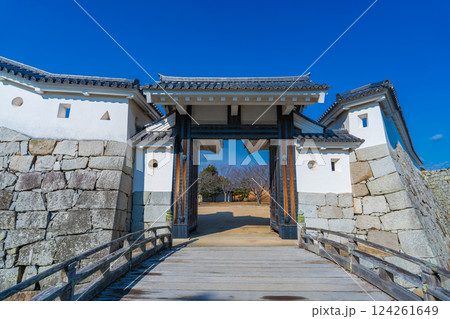 兵庫県赤穂市　赤穂城跡の厩口門 124261649