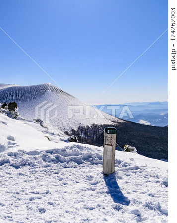 雪山登山・浅間山外輪「蛇骨岳」より望む浅間山の絶景 雪山登山・浅間山外輪「蛇骨岳」より望む浅間山の絶景 124262003