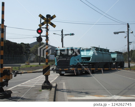 宇部新川にある宇部興産専用道路の踏切 宇部新川にある宇部興産専用道路の踏切 124262745