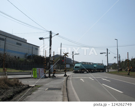 宇部新川にある宇部興産専用道路の踏切 宇部新川にある宇部興産専用道路の踏切 124262749