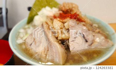 おいしい豚ラーメン 124263381