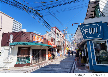 横須賀　どぶ板通り商店街 124263964