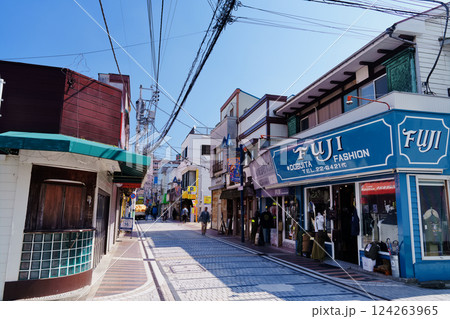 横須賀　どぶ板通り商店街 124263965