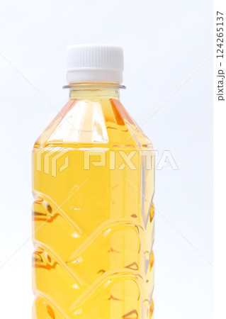 飲料水, 飲み物, 白バック, 茶色, ペットボトル, 飲物, ドリンク, 水分, 水分補給, 飲料 124265137