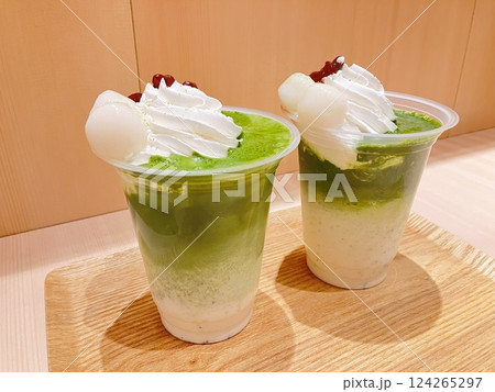 暑い日に最高なアイスの抹茶ドリンク 暑い日に最高なアイスの抹茶ドリンク 124265297