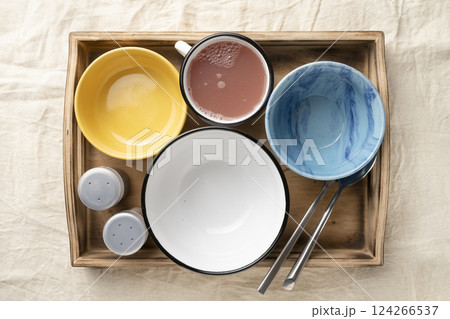 Set lunch in bowls in a wooden serving box Set lunch in bowls in a wooden serving box 124266537