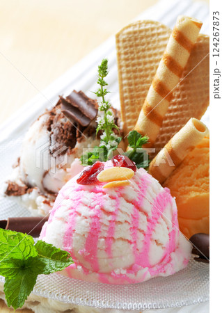 Ice cream dessert 124267873