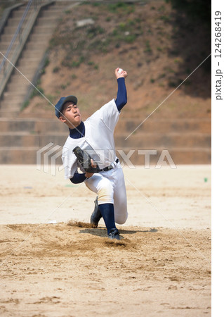 左投げの投手 左投げの投手 124268419