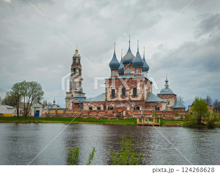 The Russian hinterland. Springtime. Acient Church The Russian hinterland. Springtime. Acient Church 124268628