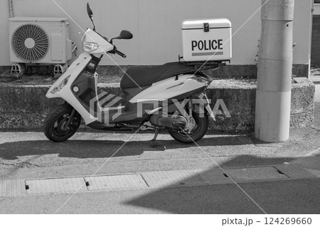 モノクロ　警ら用スクーター 124269660