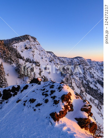 朝焼けに染まる黒斑山稜線・雪景色 朝焼けに染まる黒斑山稜線・雪景色 124272217