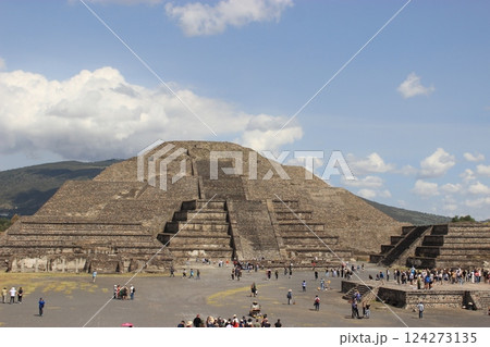 メキシコ「死者の日」年に一度のメキシコのお祭り　リメンバーミーの世界とタコス&ピラミッド満喫旅 124273135