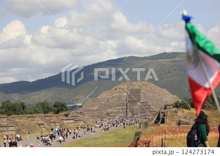 メキシコ「死者の日」年に一度のメキシコのお祭り　リメンバーミーの世界とタコス&ピラミッド満喫旅 124273174