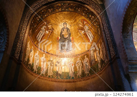 サン・ジェスト教会の内部　トリエステ　イタリア　ヨーロッパ 124274961